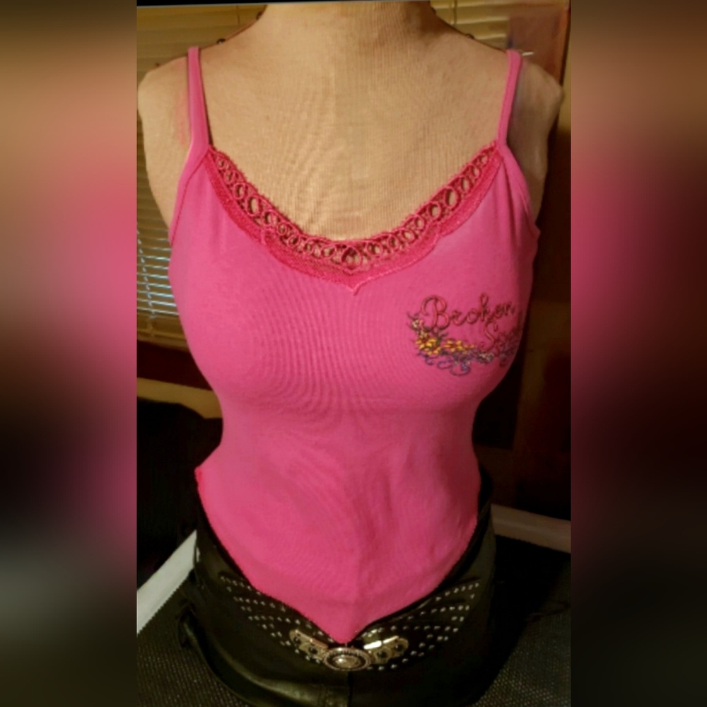 Vtg Y2K pink Broken Spoke saloon embroidered graphic cut out handkerchief tank M - Picture 7 of 17